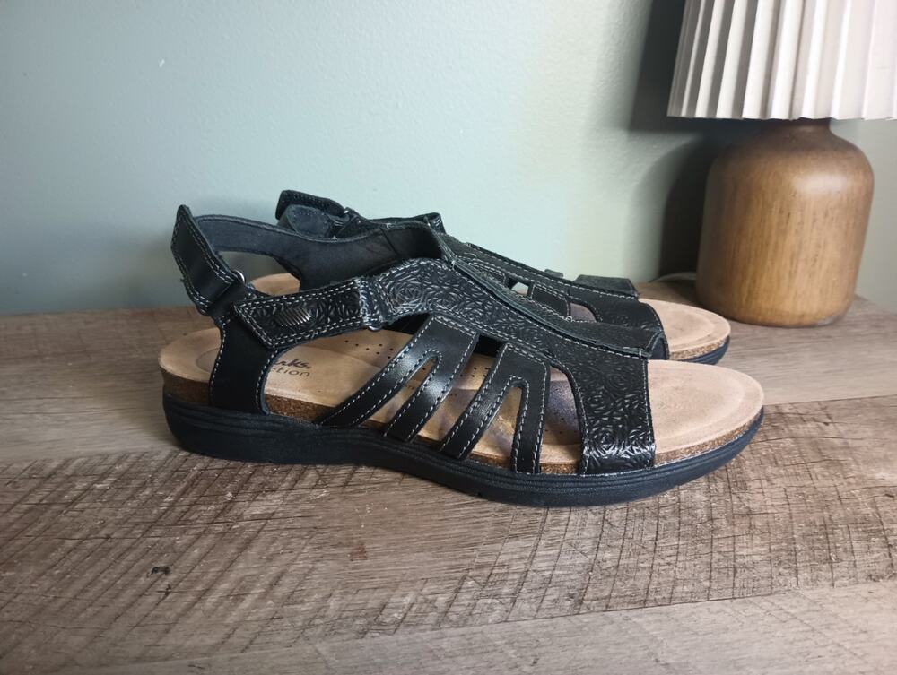 Clarks April Belle Women's Comfort Sandals 9.5N Black Embosaed Hook Loop
